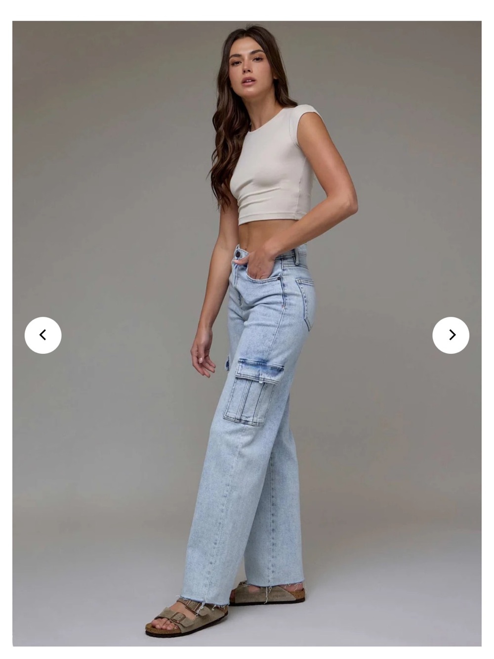 Hidden Logan Light Wash Cargo Jeans - Wide Leg Women’s Jeans, size 28